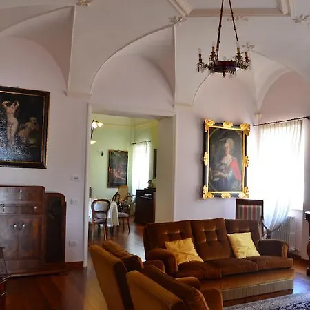 Palazzo Del Podesta * Serra de' Conti
